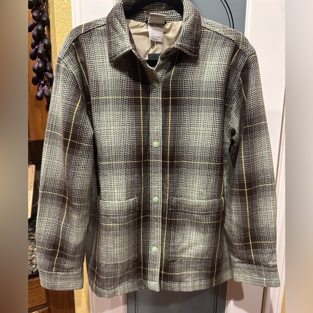 The North Face Valley Twill Utility plaid pattern with a relaxed fit size M